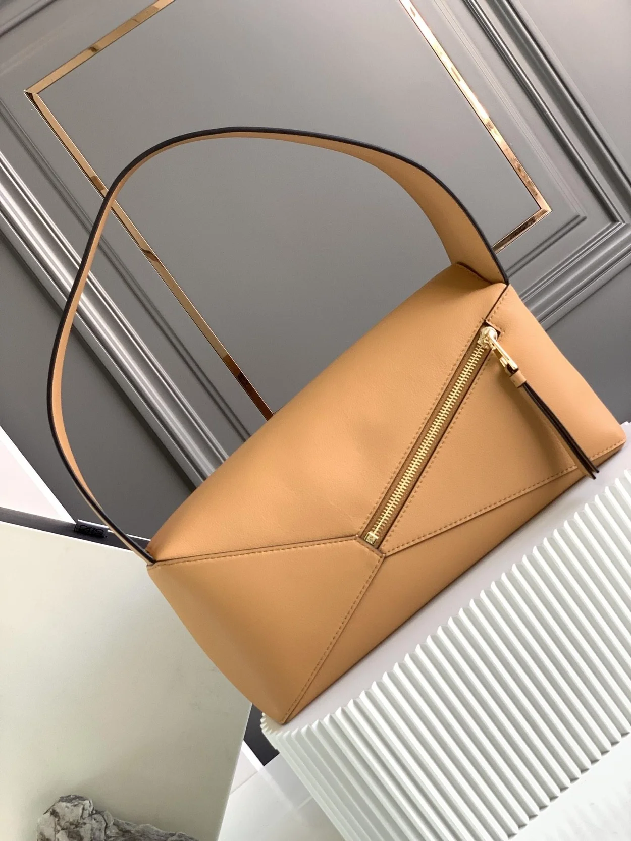 로에베 퍼즐 클래식 카프스킨 호보 백 브라운