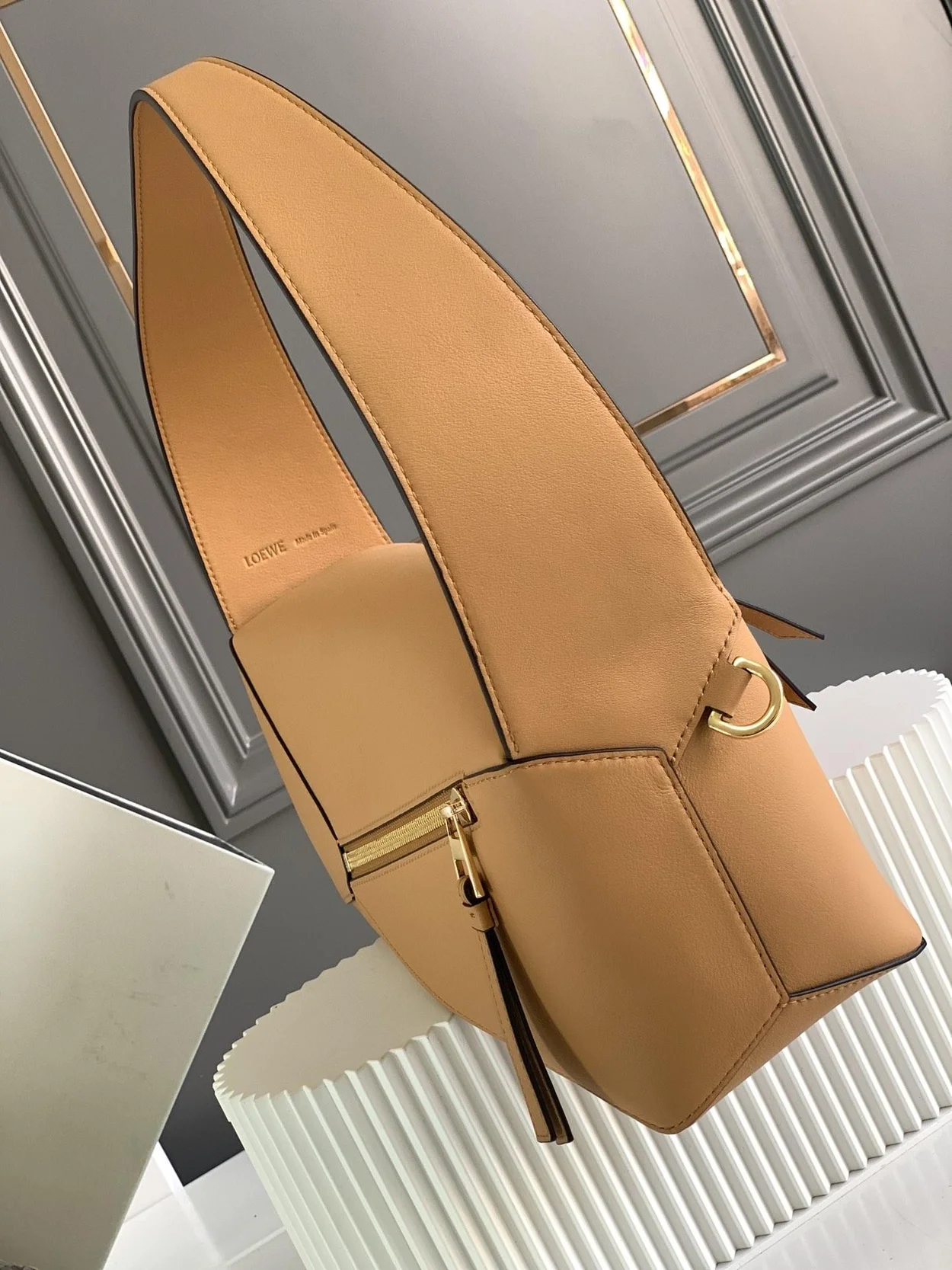 로에베 퍼즐 클래식 카프스킨 호보 백 브라운