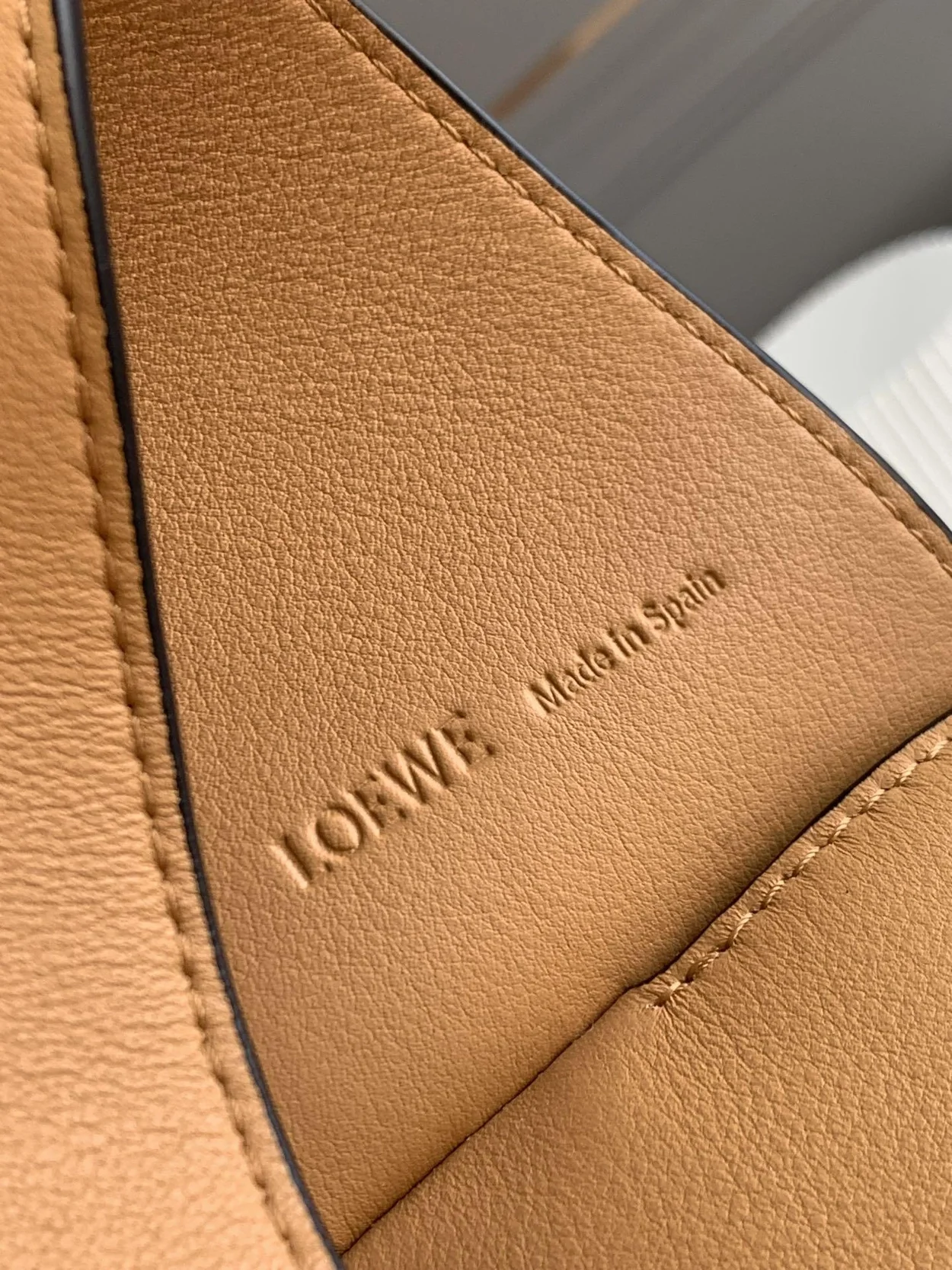 로에베 퍼즐 클래식 카프스킨 호보 백 브라운