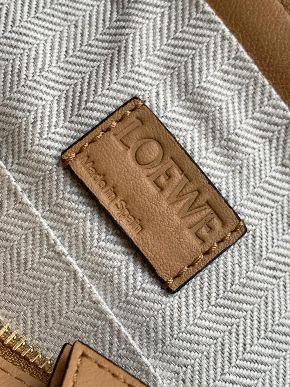 로에베 퍼즐 클래식 카프스킨 호보 백 브라운