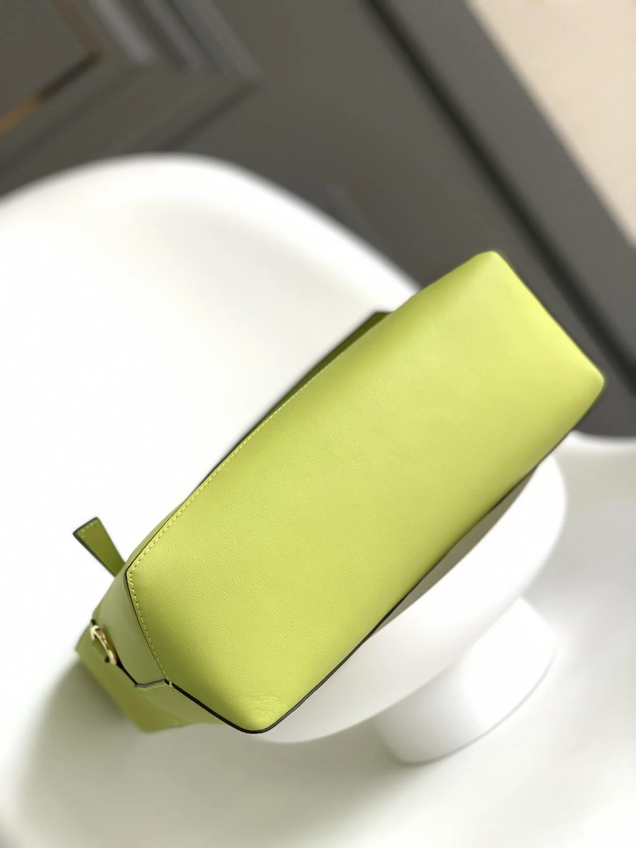 로에베 퍼즐 클래식 카프스킨 호보 백 라임