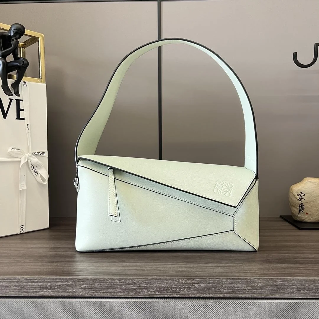 로에베 퍼즐 클래식 카프스킨 호보 백 라이트 민트