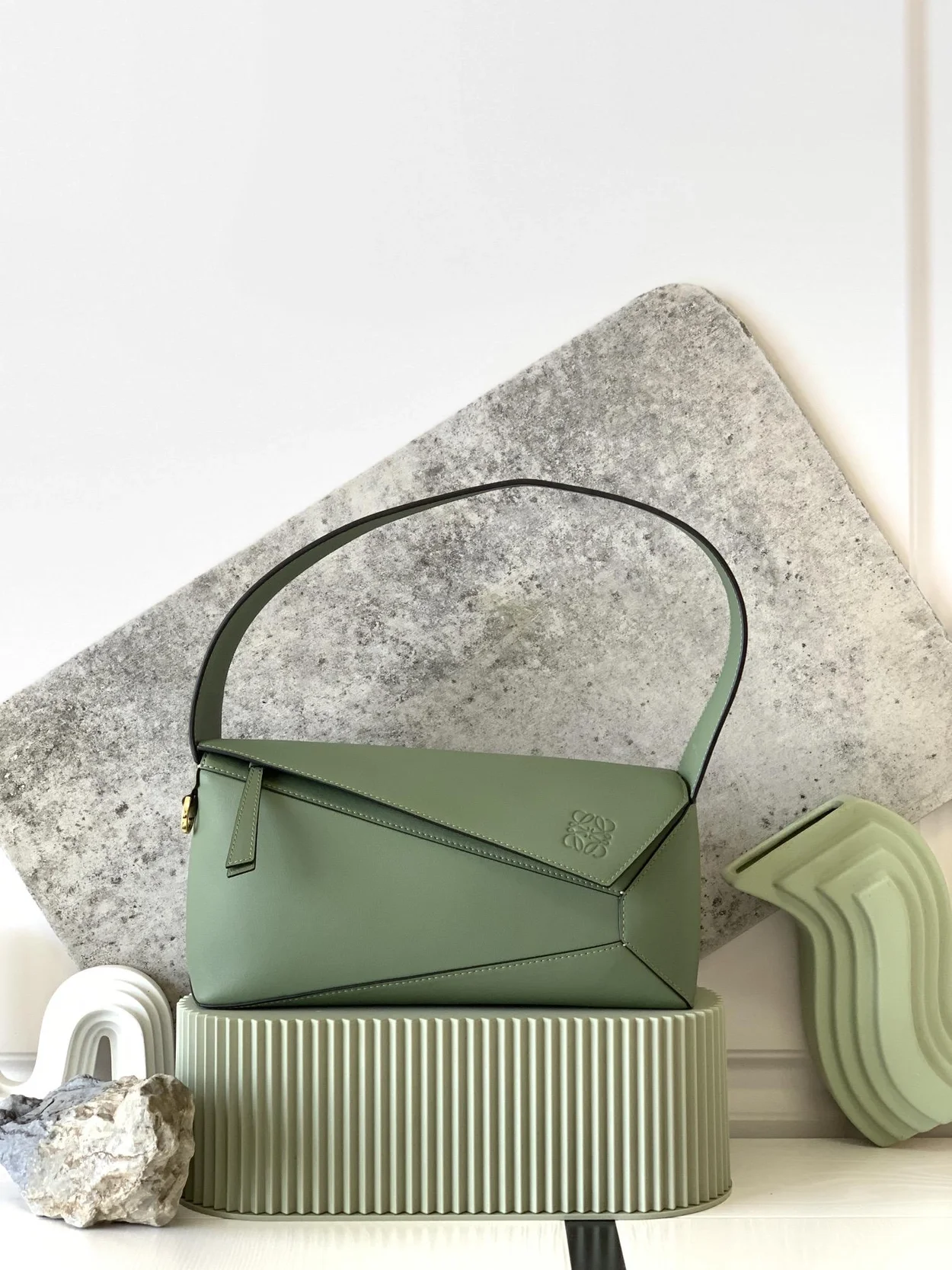 로에베 퍼즐 클래식 카프스킨 호보 백 그린