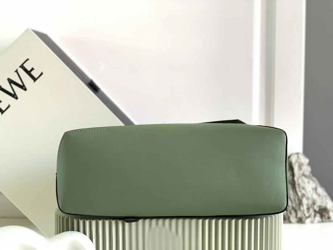 로에베 퍼즐 클래식 카프스킨 호보 백 그린