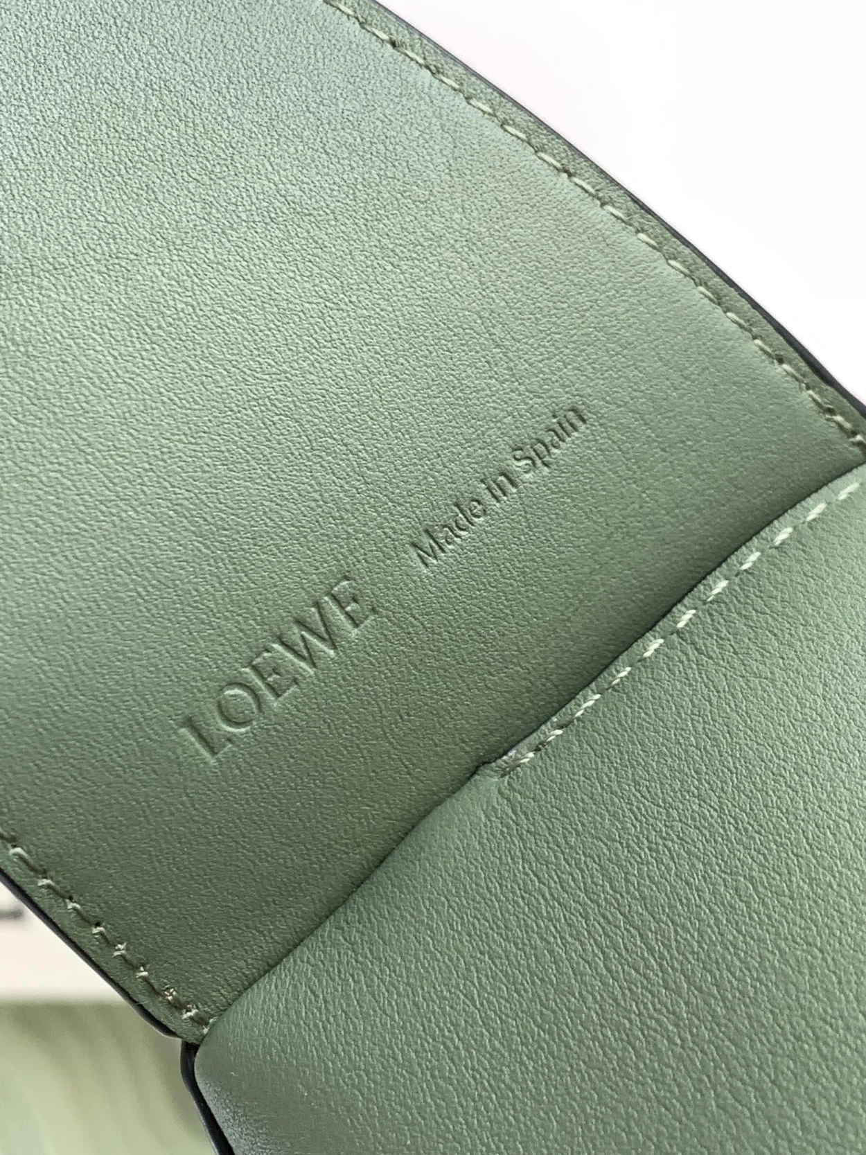 로에베 퍼즐 클래식 카프스킨 호보 백 그린