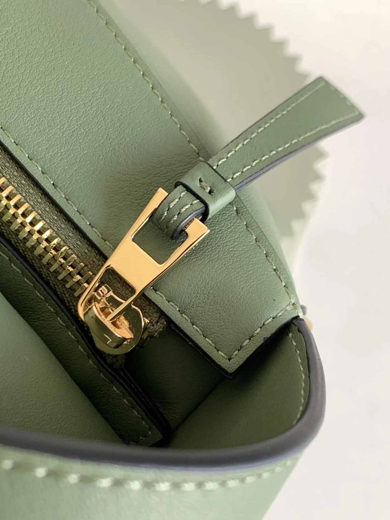 로에베 퍼즐 클래식 카프스킨 호보 백 그린