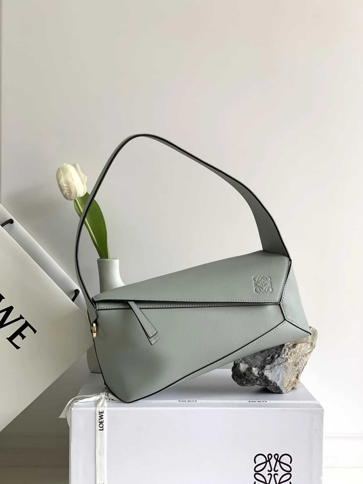 로에베 퍼즐 클래식 카프스킨 호보 백 그레이