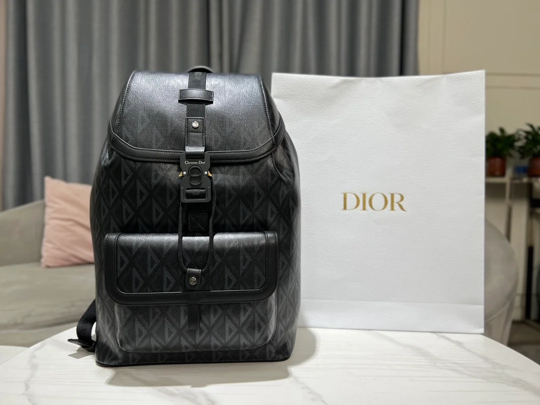 디올 힛 더 로드 백팩 블랙