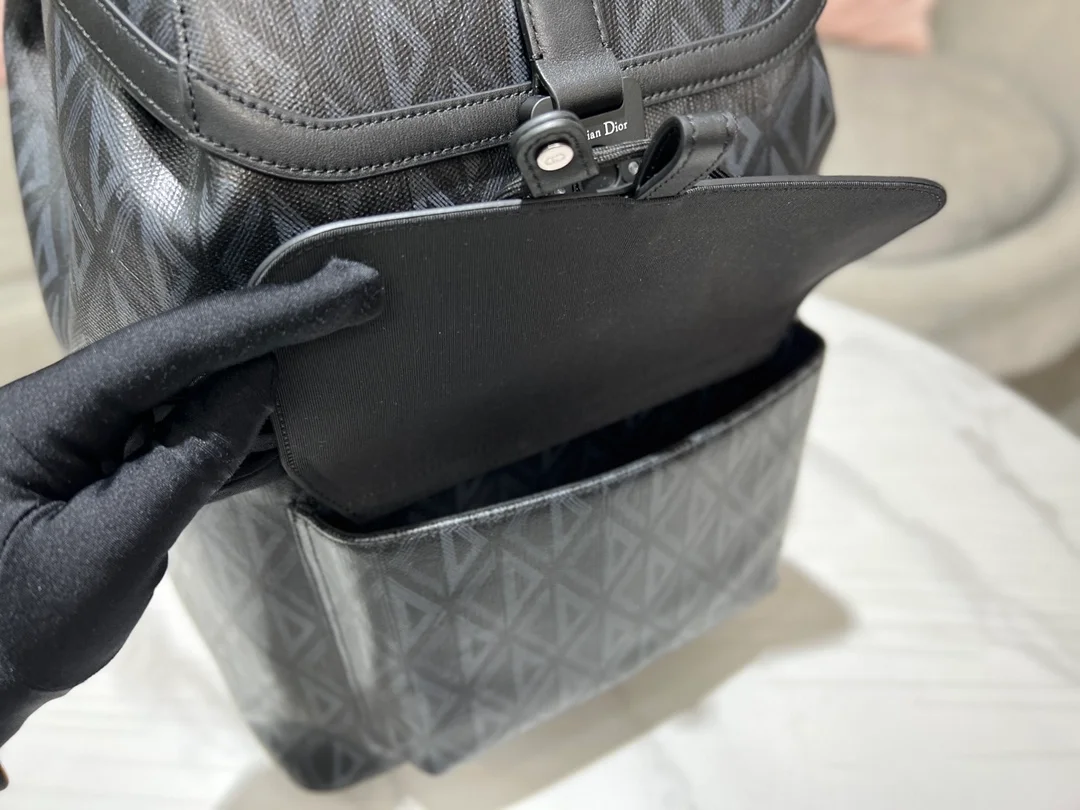 디올 힛 더 로드 백팩 블랙