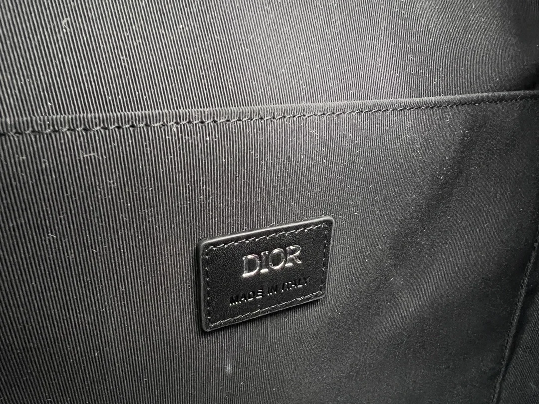 디올 힛 더 로드 백팩 블랙