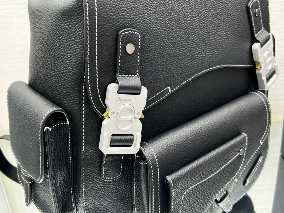 디올 22SS 스티치 새들 백팩