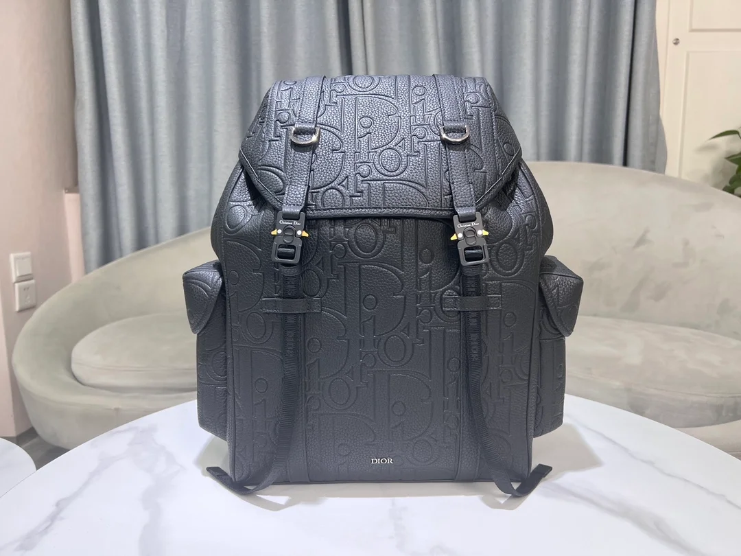 디올 힛 더 로드 그래비티 플랩 백팩