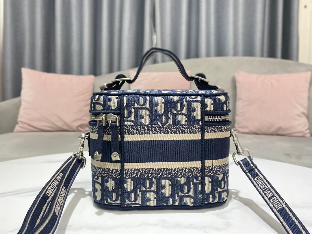 디올 스몰 베니티 트래블 케이스