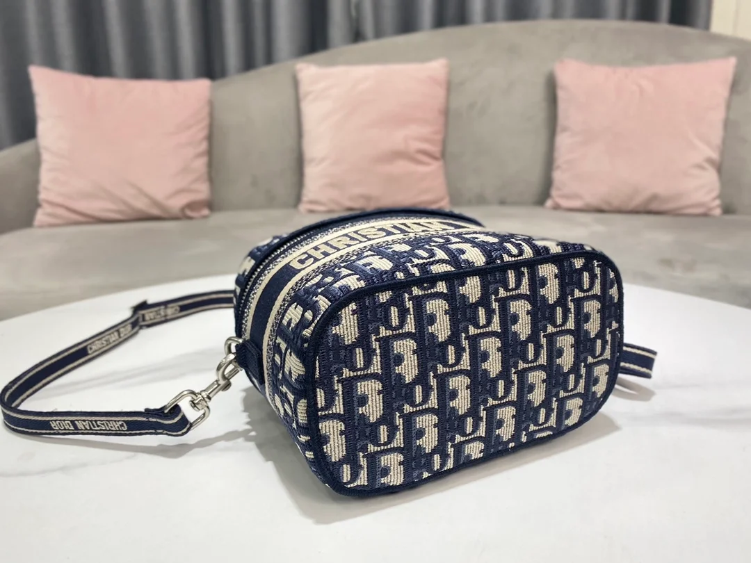 디올 스몰 베니티 트래블 케이스