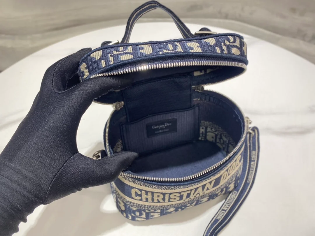 디올 스몰 베니티 트래블 케이스