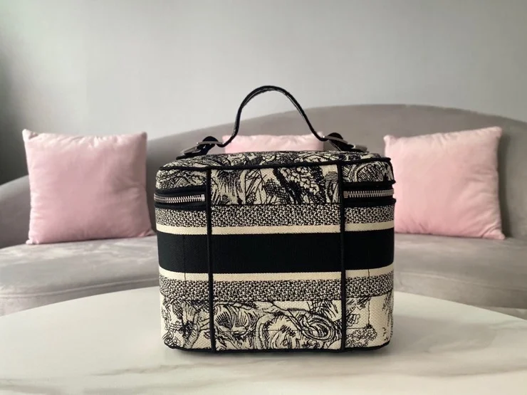 디올 트래블 베니티 케이스