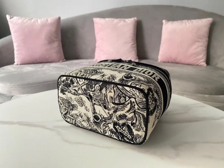 디올 트래블 베니티 케이스