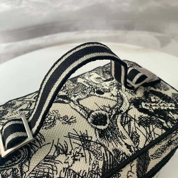 디올 트래블 베니티 케이스