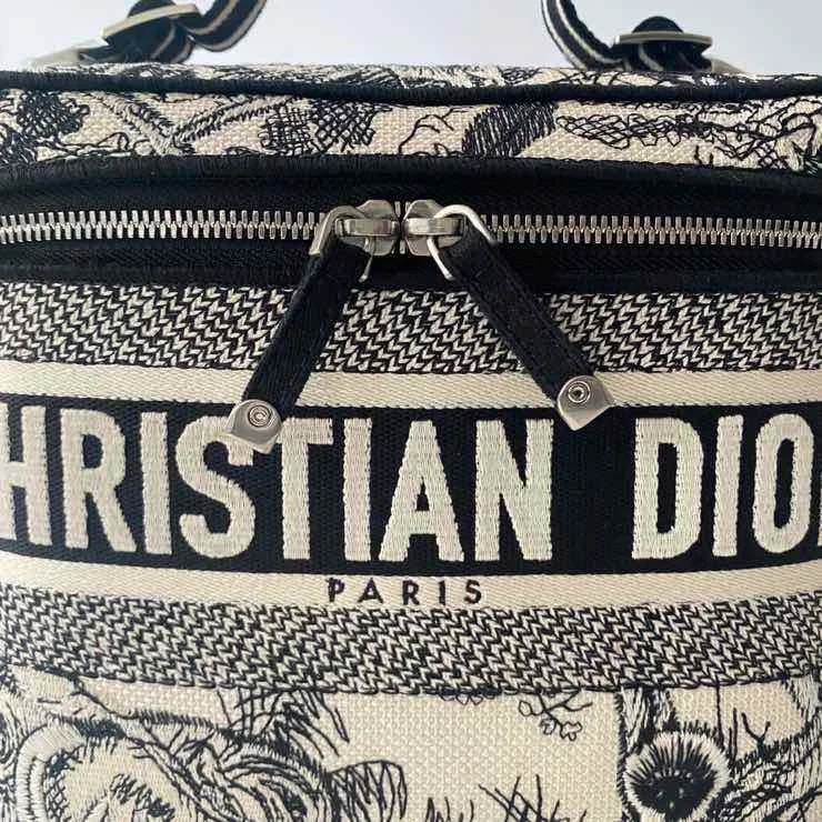 디올 트래블 베니티 케이스