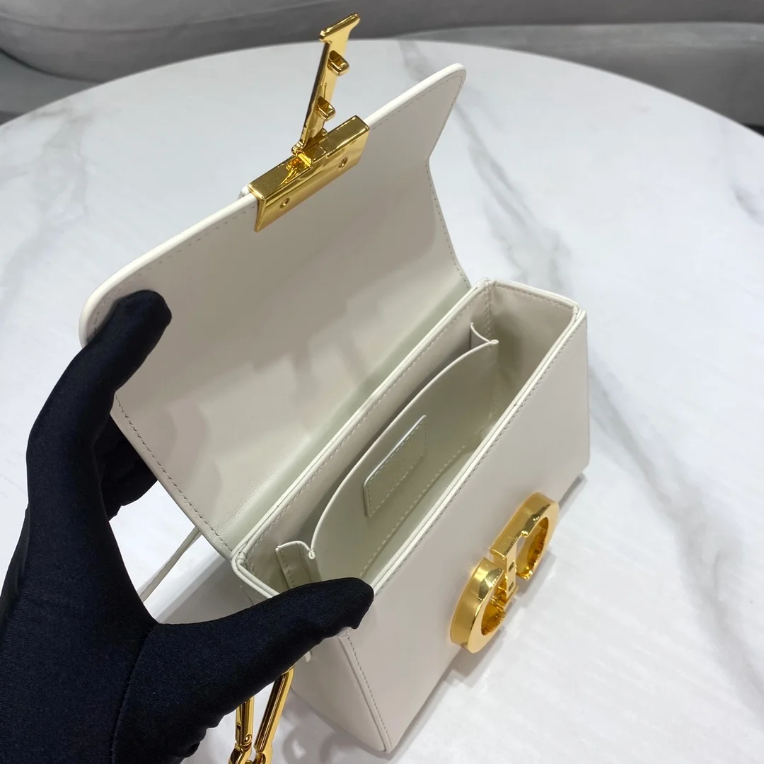 디올 레이디 30 몽테인 박스 백 화이트