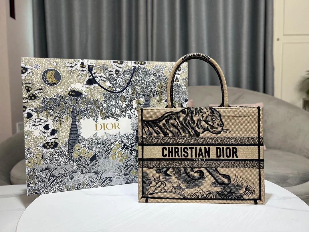 디올 타이거 캔버스 북 토트 백 브라운