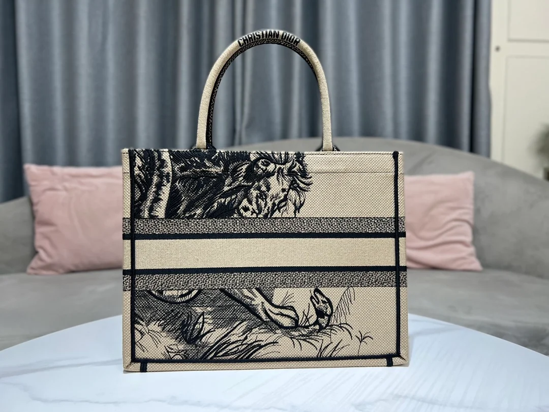 디올 타이거 캔버스 북 토트 백 브라운