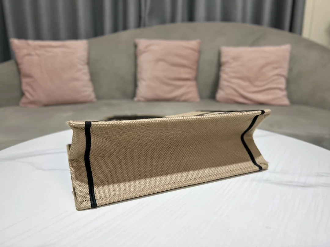 디올 타이거 캔버스 북 토트 백 브라운