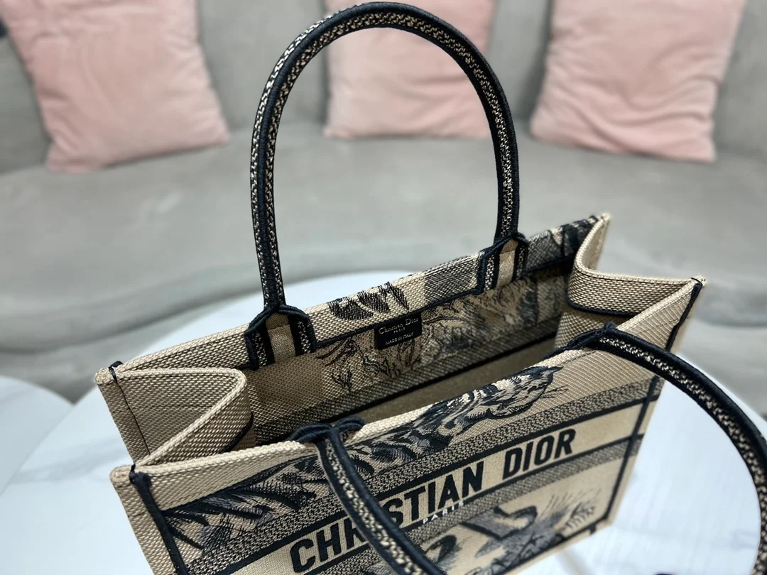 디올 타이거 캔버스 북 토트 백 브라운