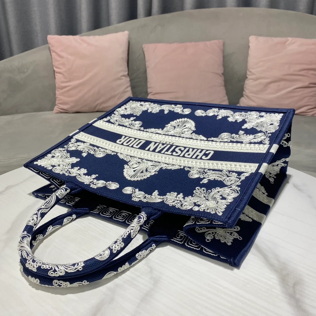 디올 코르넬리 이펙트 북 토트 라지 백