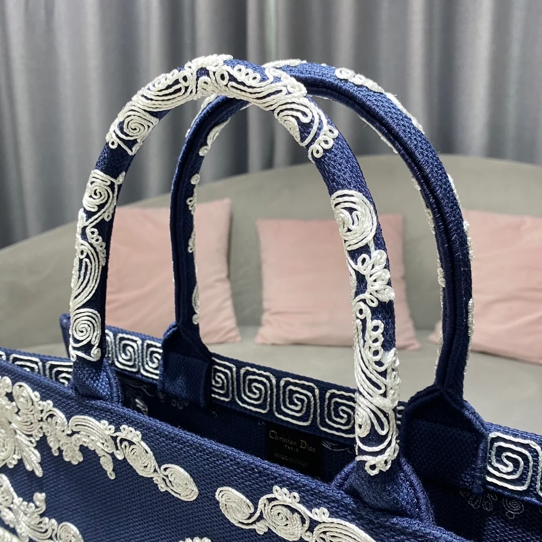 디올 코르넬리 이펙트 북 토트 라지 백