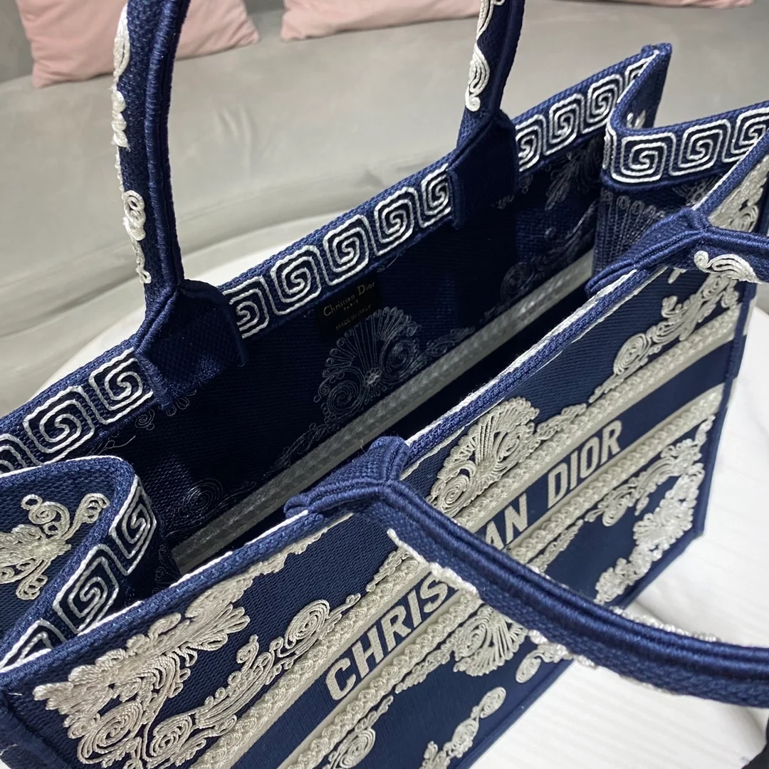 디올 코르넬리 이펙트 북 토트 라지 백