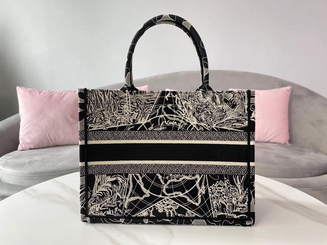 디올 별자리 캔버스 북 토트 미디움 백