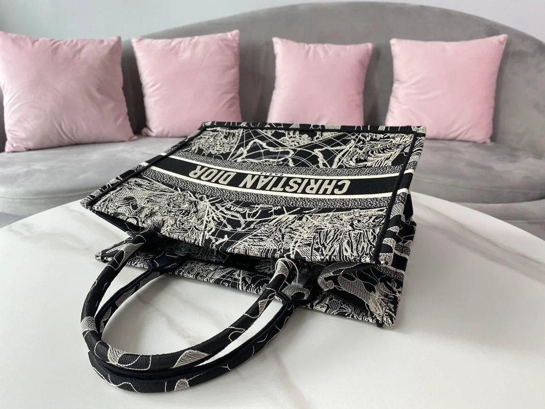 디올 별자리 캔버스 북 토트 미디움 백