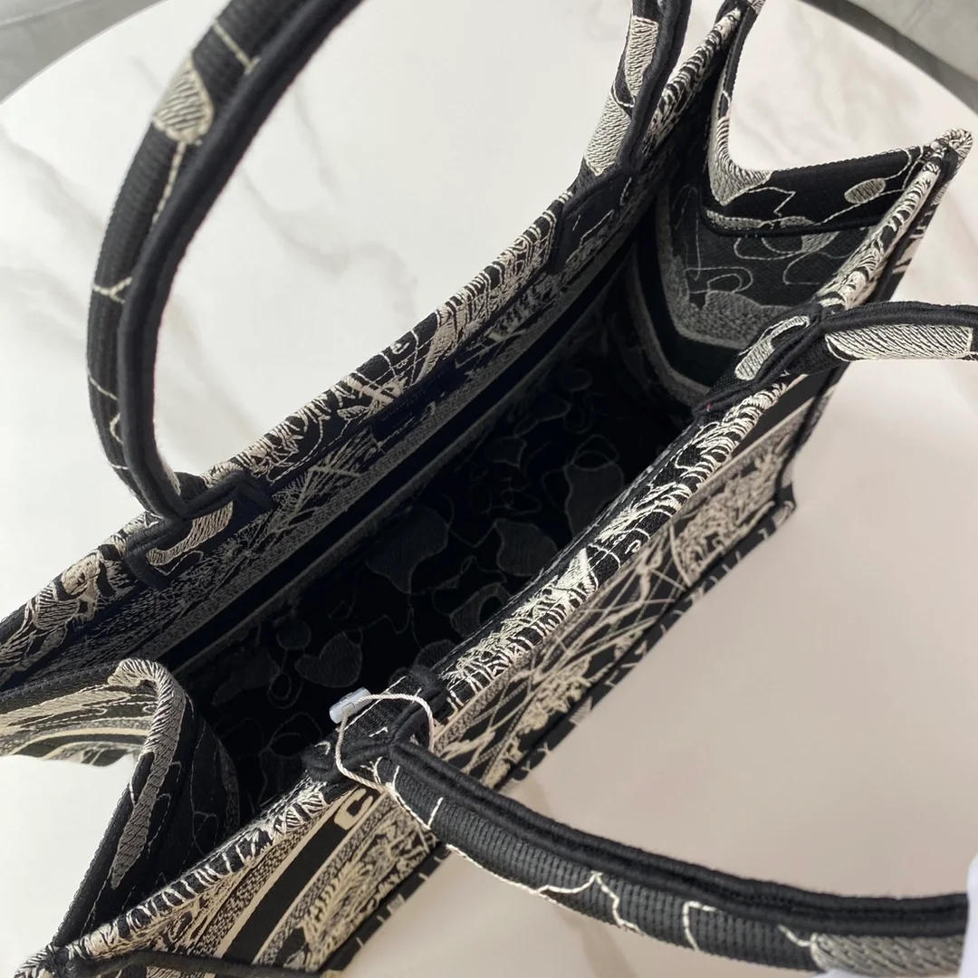 디올 별자리 캔버스 북 토트 미디움 백