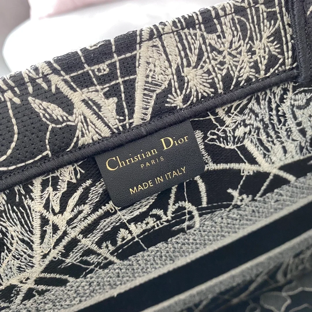 디올 별자리 캔버스 북 토트 미디움 백