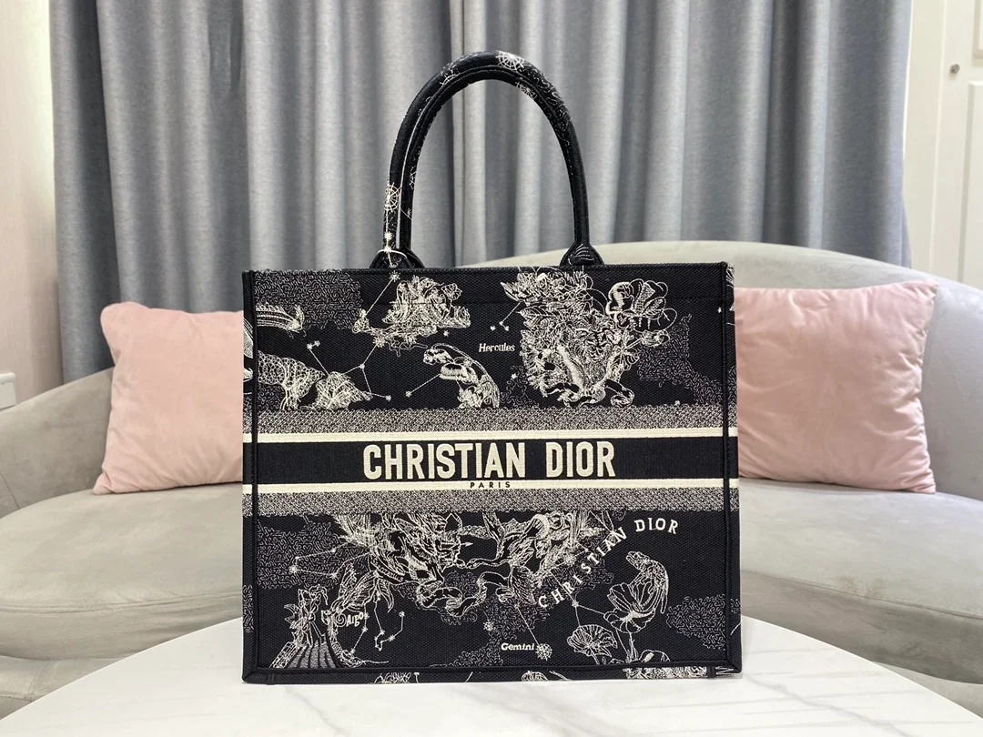디올 별자리 북 토트 라지 백 블랙