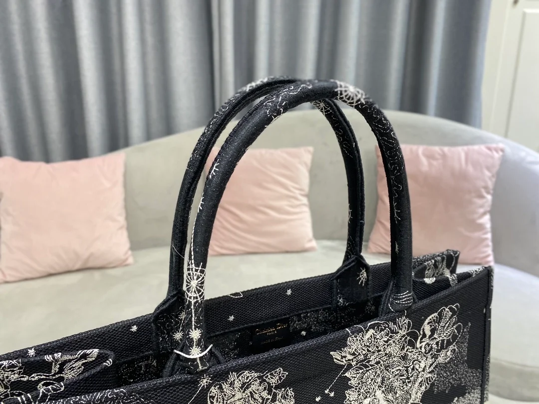 디올 별자리 북 토트 라지 백 블랙