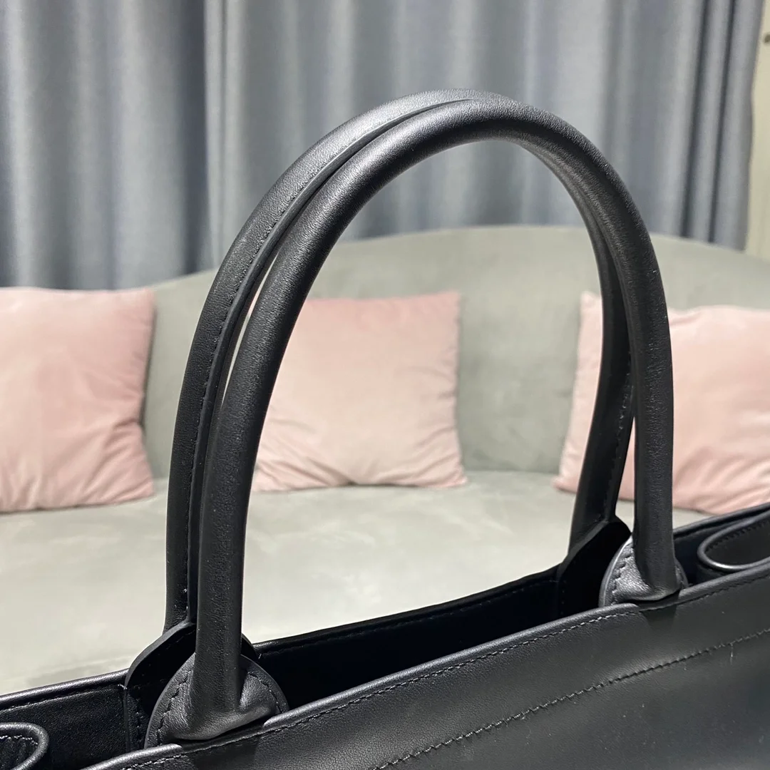 디올 북 토트 레더 라지 핸드백