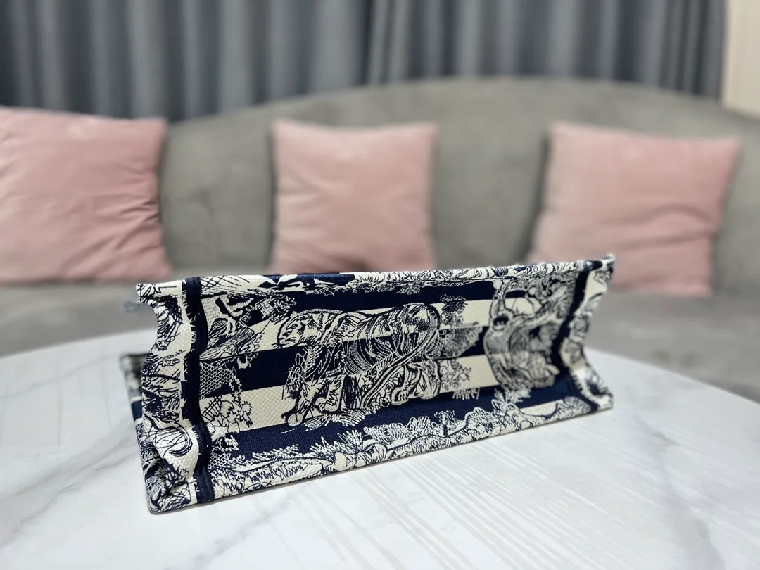 디올 Toile de jouy 북 토트 미디움 백