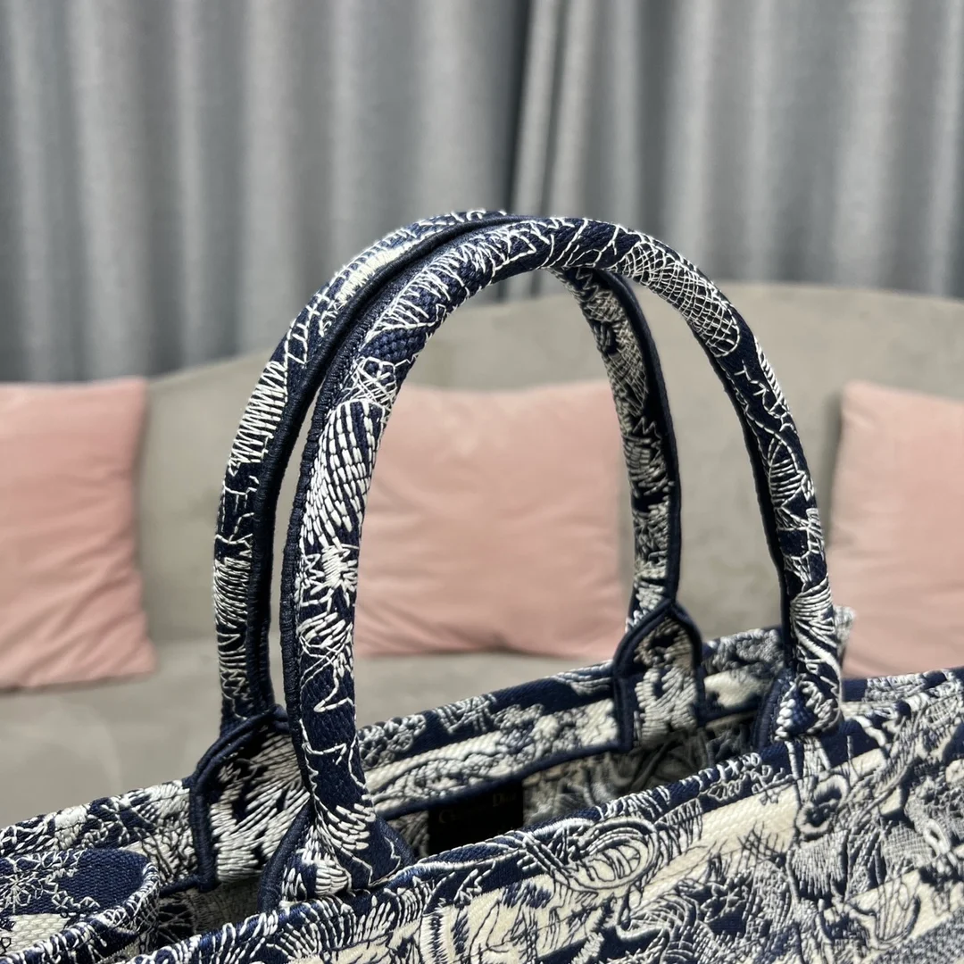 디올 Toile de jouy 북 토트 미디움 백