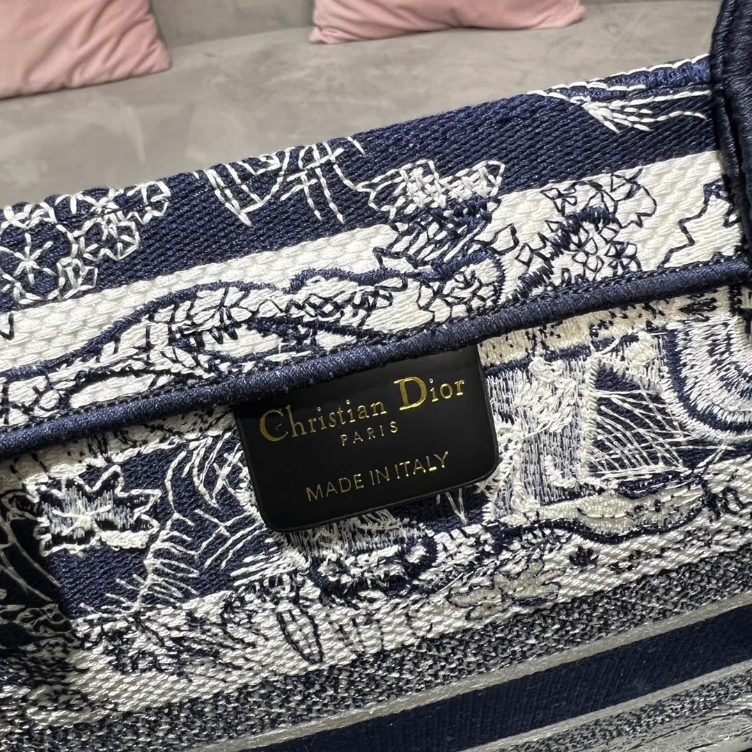 디올 Toile de jouy 북 토트 미디움 백