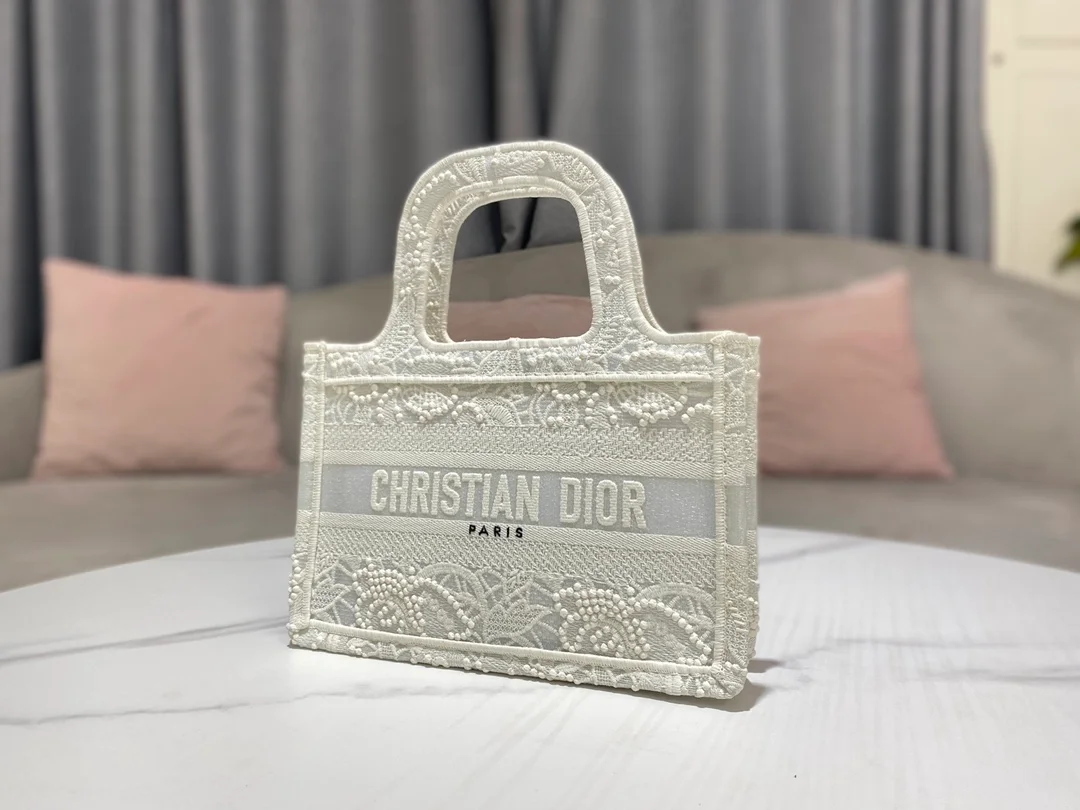 디올 북 토트 미니 백 화이트