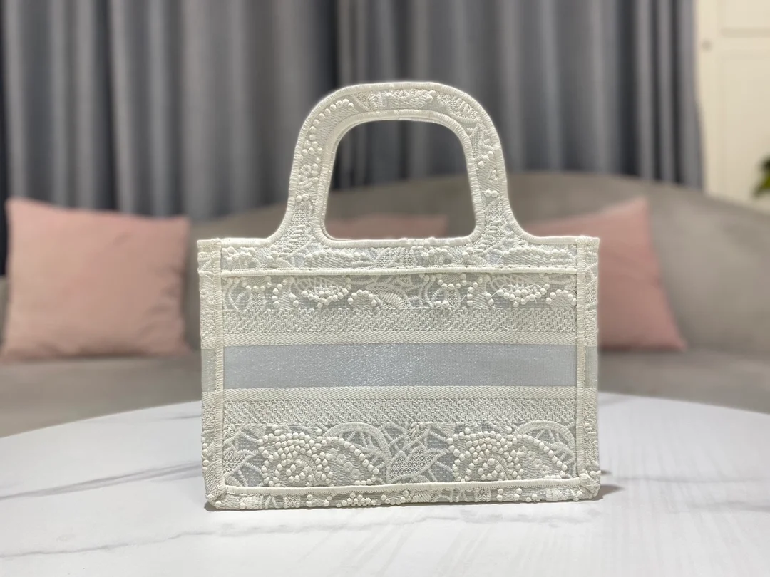 디올 북 토트 미니 백 화이트