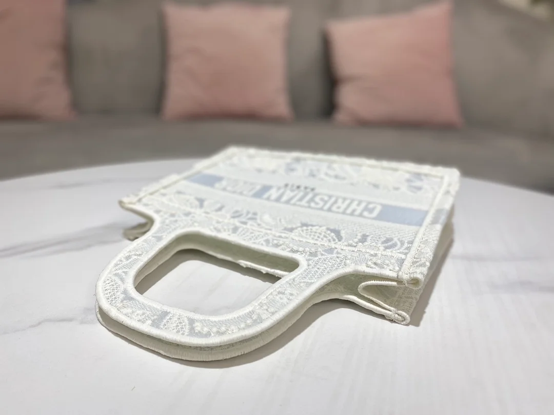 디올 북 토트 미니 백 화이트