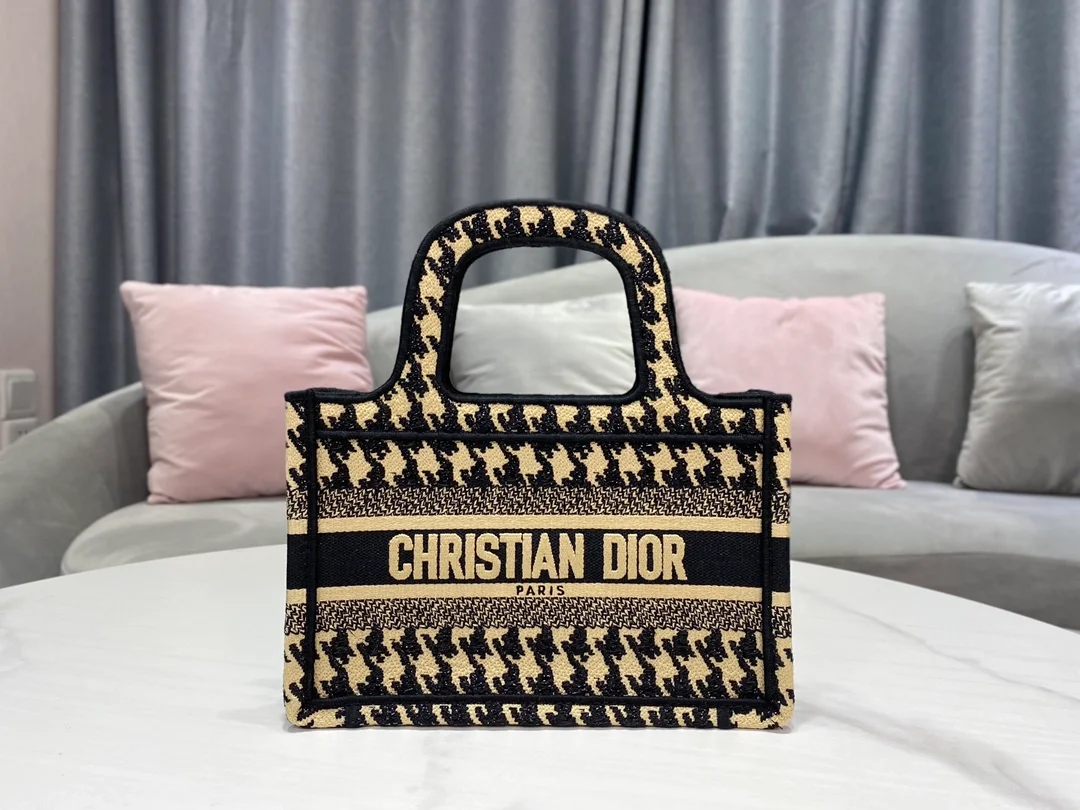 디올 하운즈투스 자수 북 토트 미니 백