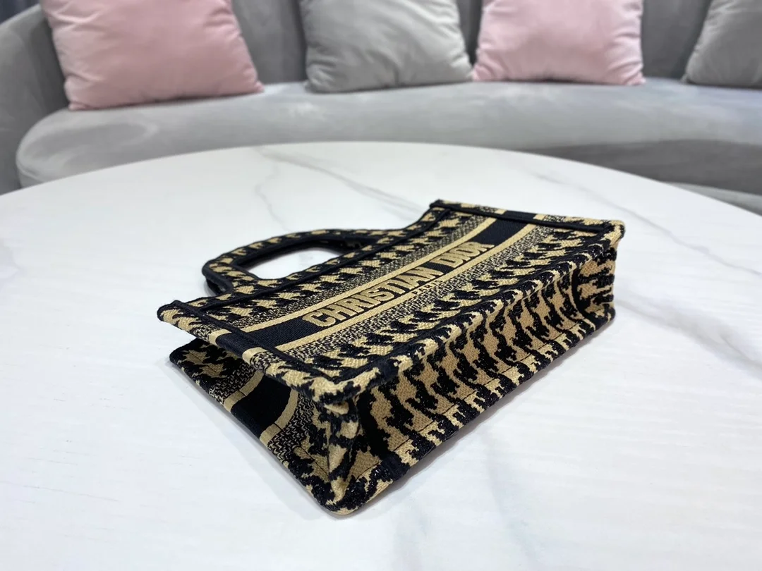 디올 하운즈투스 자수 북 토트 미니 백