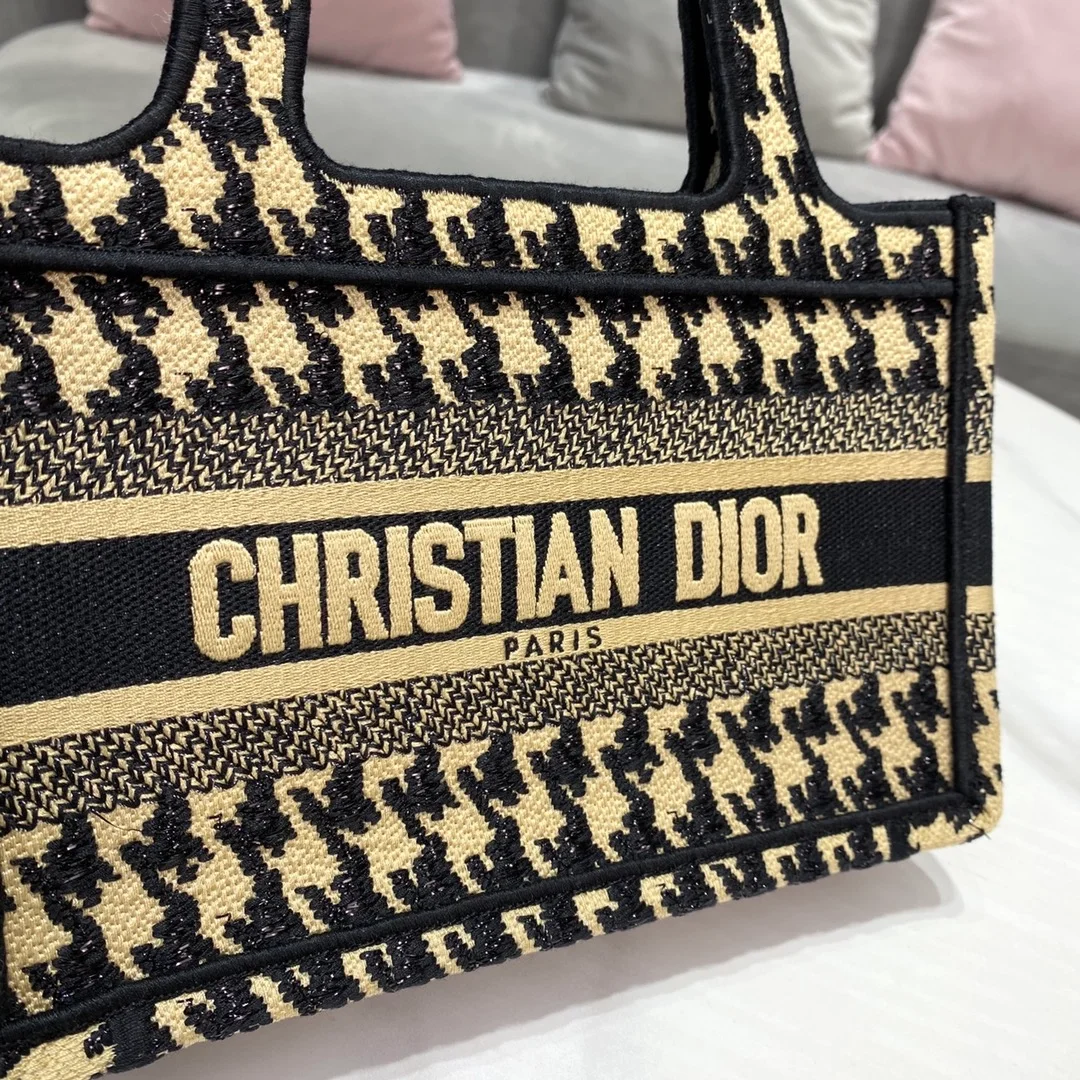 디올 하운즈투스 자수 북 토트 미니 백