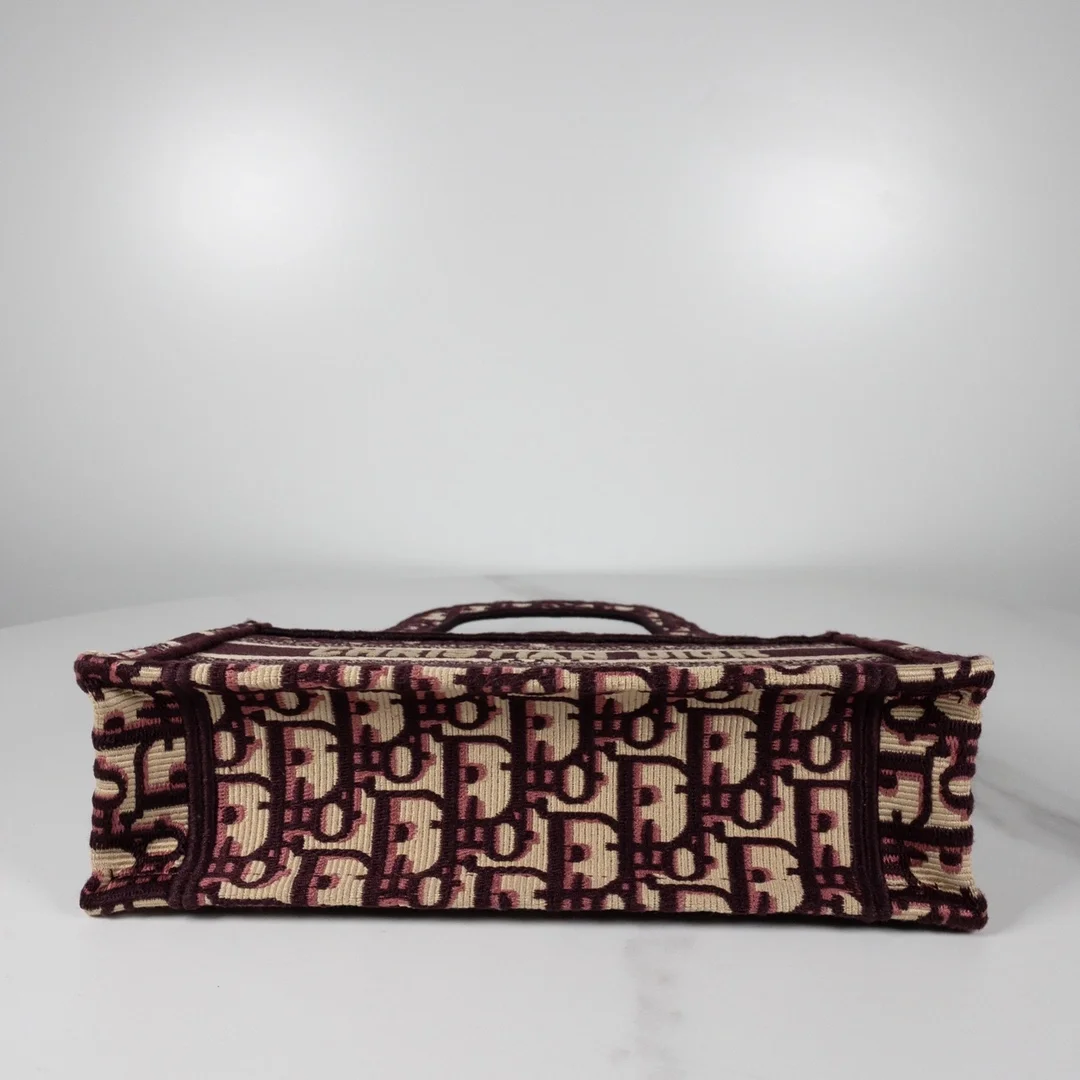 디올 북 토트 오블리크 미니 백 와인