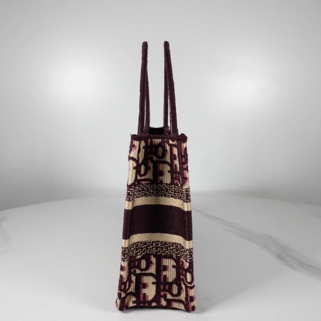 디올 북 토트 오블리크 미니 백 와인