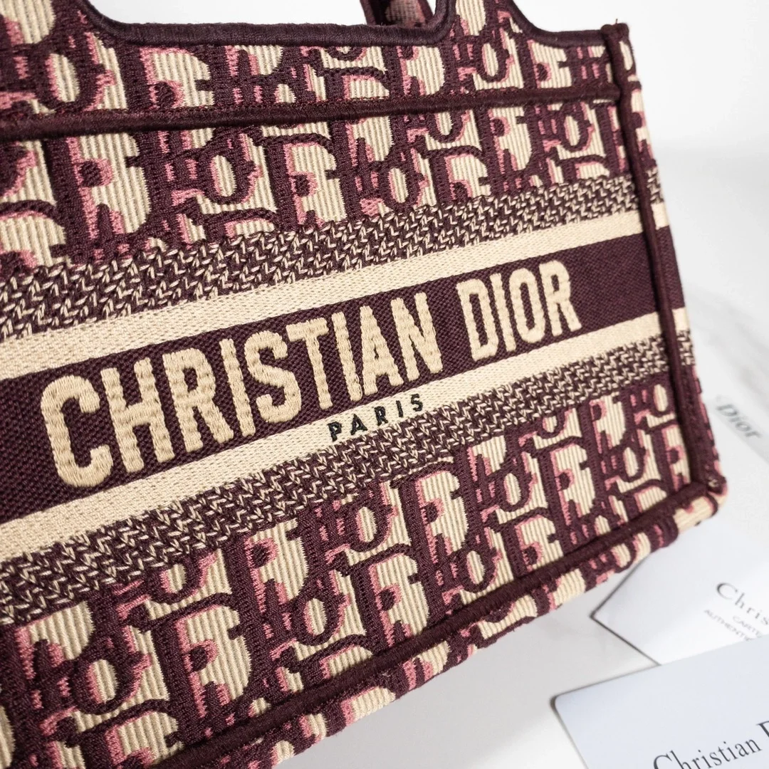 디올 북 토트 오블리크 미니 백 와인